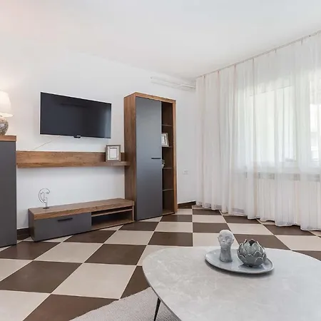 Pineta - Apartments Near Beach Apartman *
