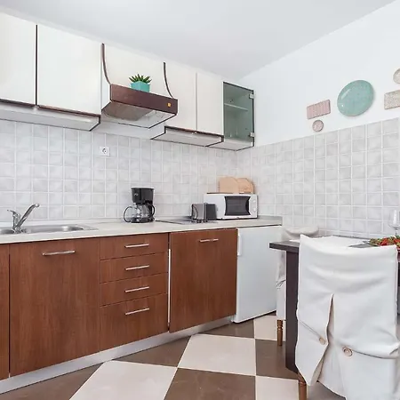 Pineta - Apartments Near Beach Porec