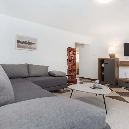 Pineta - Apartments Near Beach