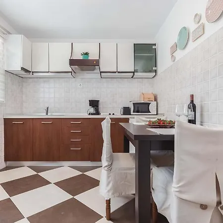 Pineta - Apartments Near Beach Apartman *