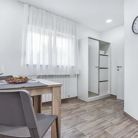 Pineta - Apartments Near Beach Apartman