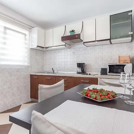 Pineta - Apartments Near Beach Porec